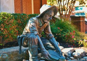 Statue of the gold miner. Source: Unsplashed