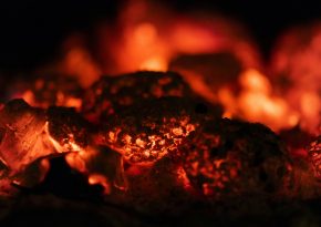 burning coal. Source: Paweł Czerwiński on unsplash.