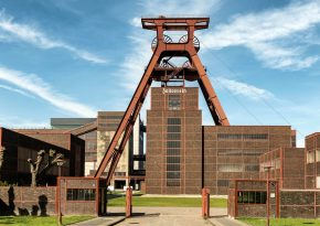 In the picture it can be seen the mining shaft hoist building. Source: Unsplash.